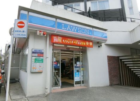 コンビニ　ローソン東麻布二丁目店（コンビニ）まで131m