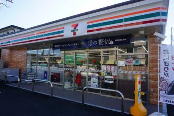 コンビニ　セブンイレブン 横浜桜ヶ丘1丁目（コンビニ）まで666m