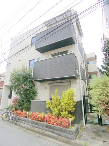 建物外観　2017年10月築　鉄骨造地上3階建て総戸数12戸　 JR京