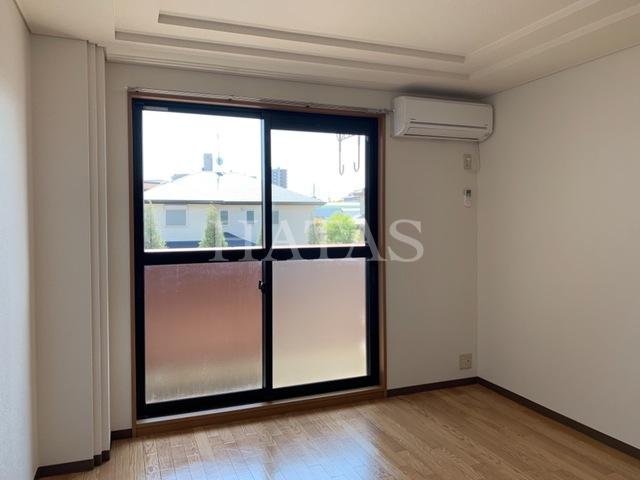 居室・リビング　同物件別部屋です