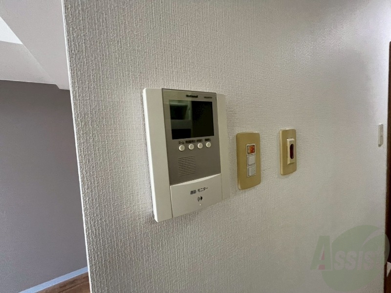 セキュリティ　ＴＶモニター付インターホンです。来客者の顔が見えるので安心！
