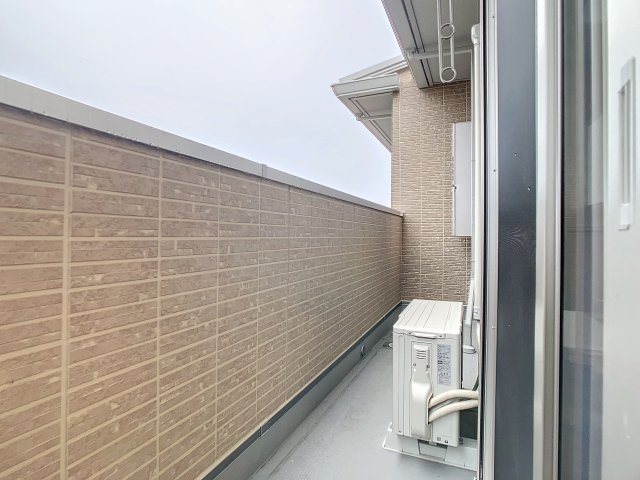 バルコニー　掲載写真は同一建物内の別間取りの部屋を掲載おります。実際のお