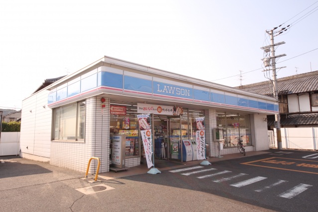 コンビニ　ローソン御所元町西店（コンビニ）まで883m