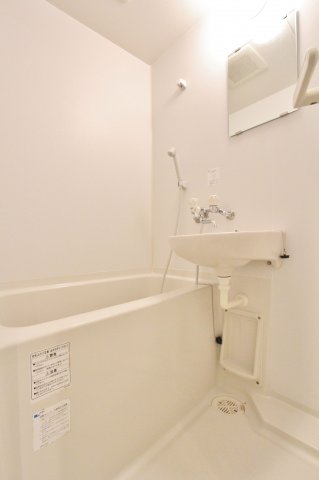バス・シャワールーム　参考写真（同物件別部屋）