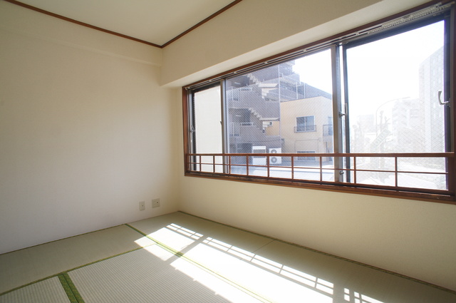 その他部屋・スペース　窓から暖かな日差しが入ります♪