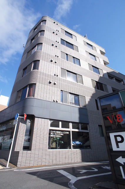 建物外観　安心のオートロック付鉄筋コンクリートマンションです♪