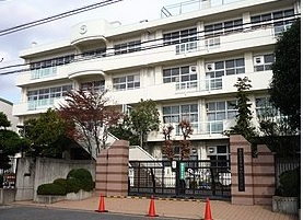 小学校　さいたま市立浦和大里小学校（小学校）まで438m
