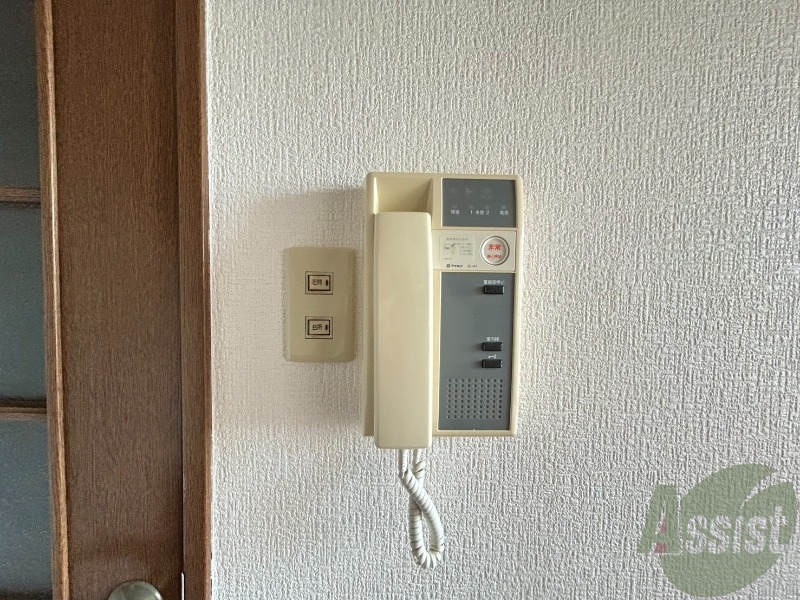 その他設備　インターホンは来客確認用の電話があります。