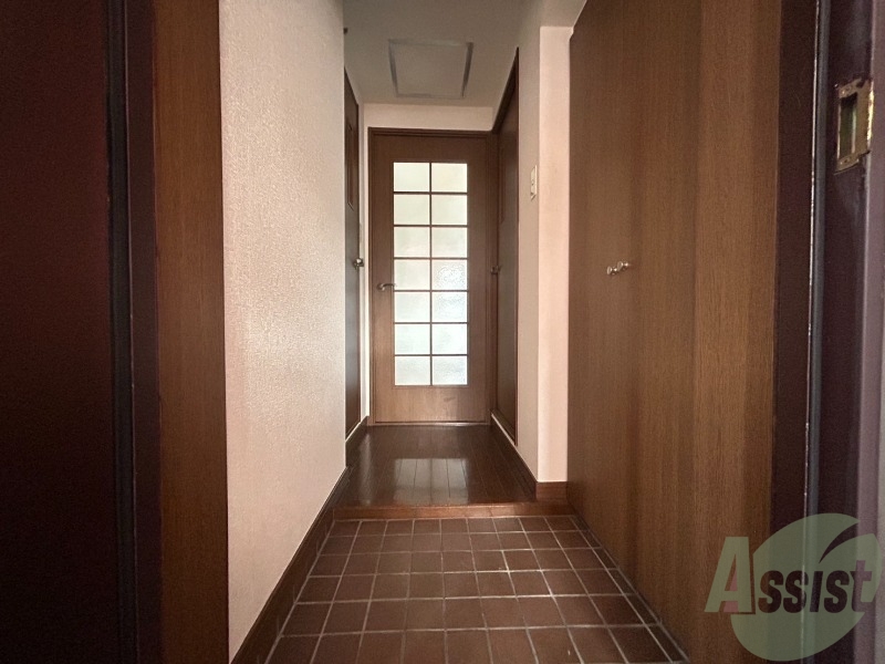 玄関　玄関からの様子です。すぐ部屋が見えないのは安心ですね。