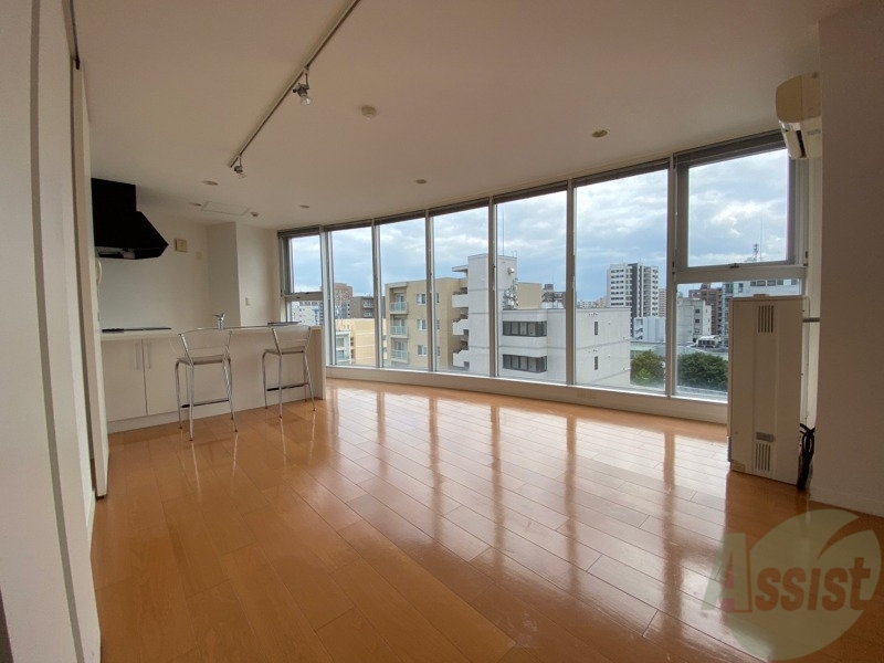 居室・リビング　広くてキレイなお部屋が広がっていて、充実した生活が送れそう。