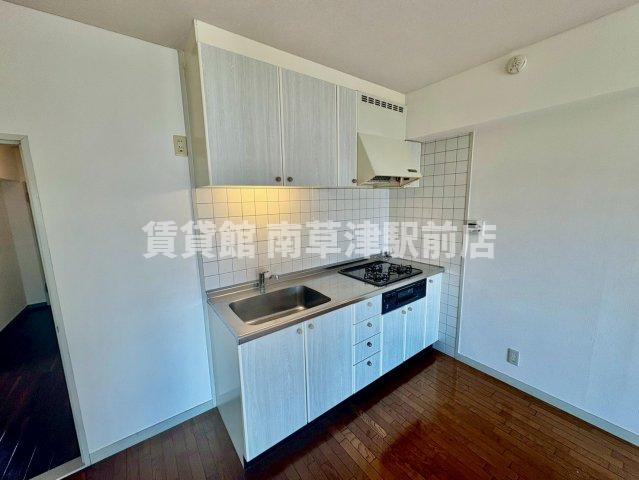 キッチン　同建物内の別室写真となります。
