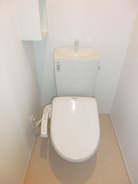 トイレ　ウォシュレット付きのトイレ。