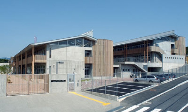 小学校　大淀町立大淀緑ヶ丘小学校（小学校）まで1200m