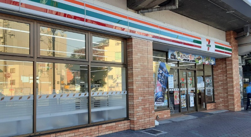 コンビニ　セブンイレブン大阪片町店（コンビニ）まで221m