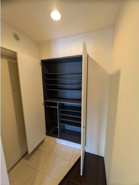 玄関　名古屋で一番初期費用の安い賃貸専門の不動産会社です(^^)