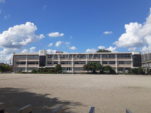 小学校　宇都宮市立戸祭小学校（小学校）まで1541m