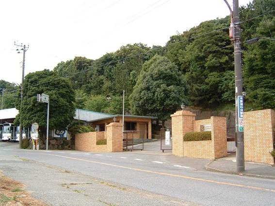 高校・高専　志学館中等部・高等部（高校・高専）まで618m