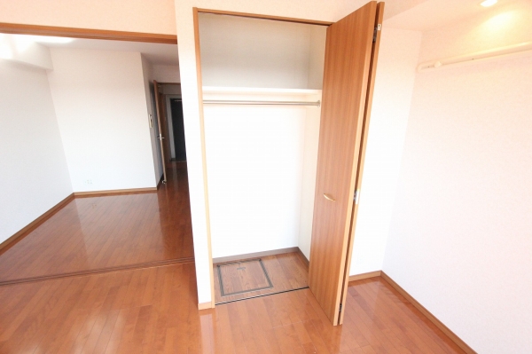 収納　同間取1202号室内観