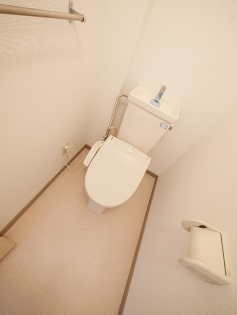 トイレ　★嬉しい温水洗浄便座のトイレです★