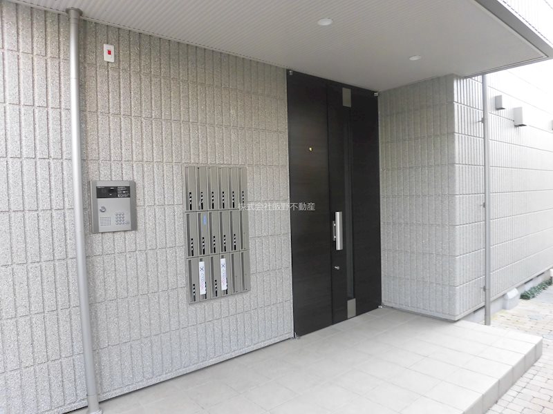 エントランス　オートロック付きで安心
