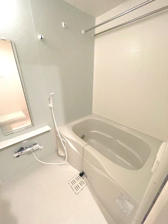 バス・シャワールーム　同物件別部屋の写真です。