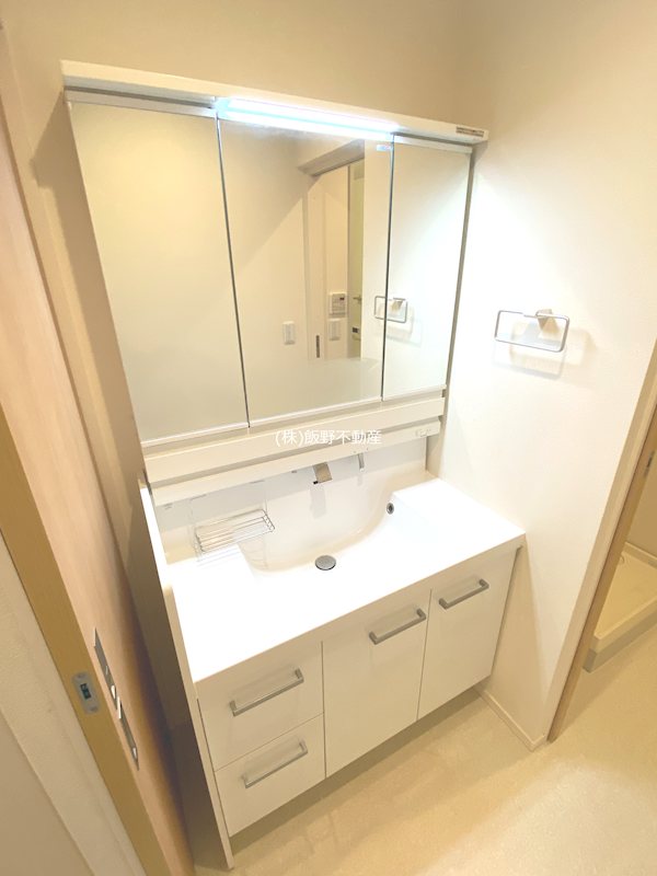 洗面設備　同物件別部屋の写真です。