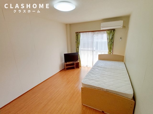 居室・リビング　同物件の別部屋になります。