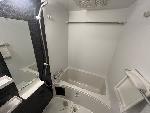 セレニテ西元町アリエの風呂写真