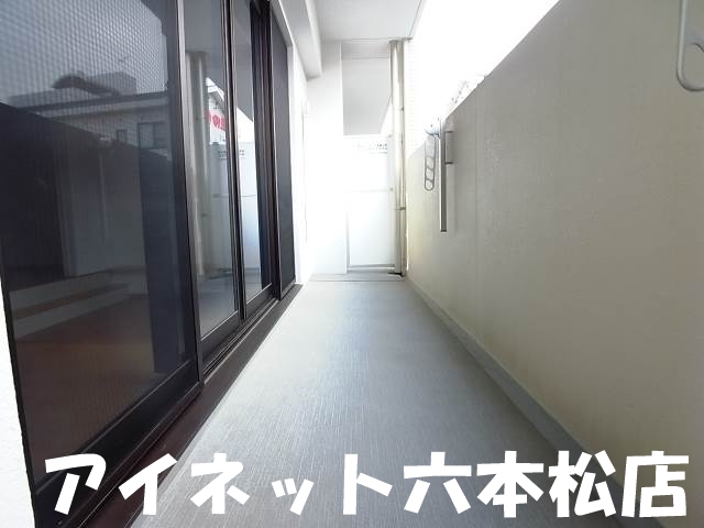 バルコニー　洗濯物はこちら。