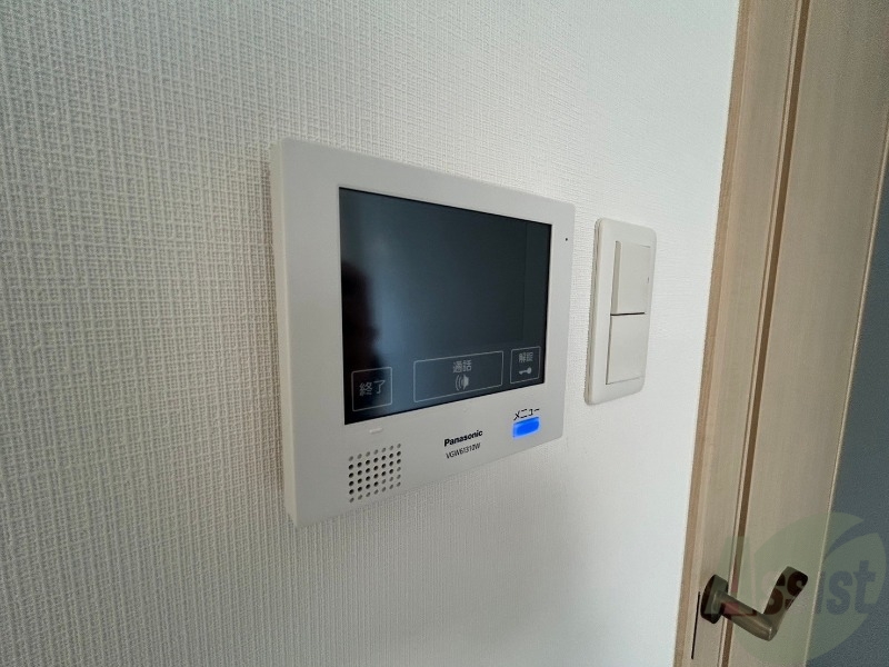 セキュリティ　ＴＶモニター付インターホンです。来客者の顔が見えるので安心！