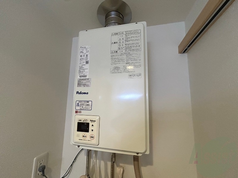 その他設備　ガス給湯器です。操作しやすいパネルになってます。