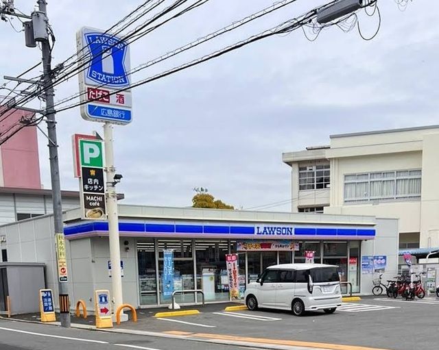 コンビニ　ローソン東本浦店（コンビニ）まで750m