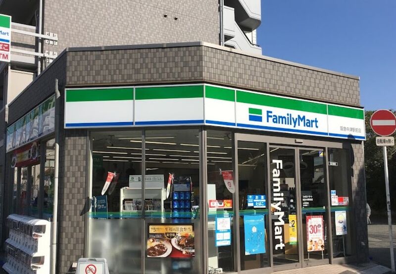 コンビニ　ファミリーマート阪急中津駅前店（コンビニ）まで163m