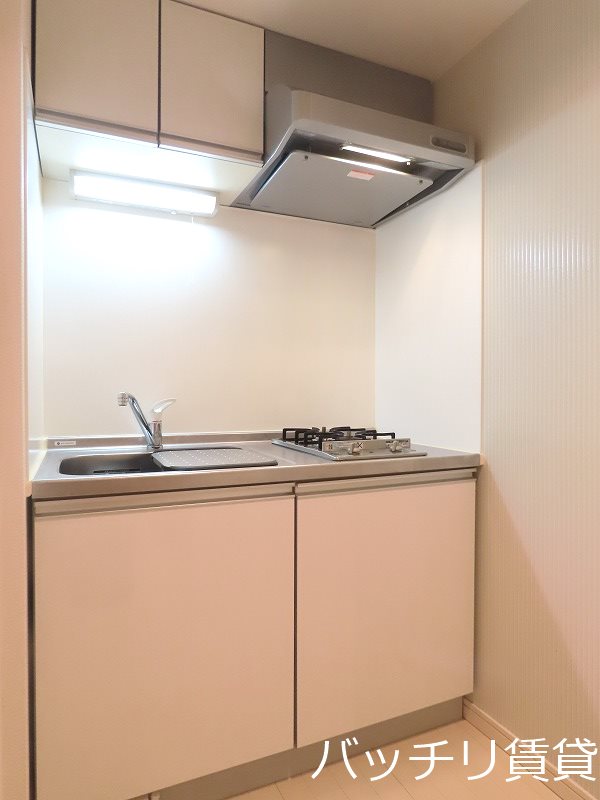 キッチン　別号室タイプの為、現状を優先致します。