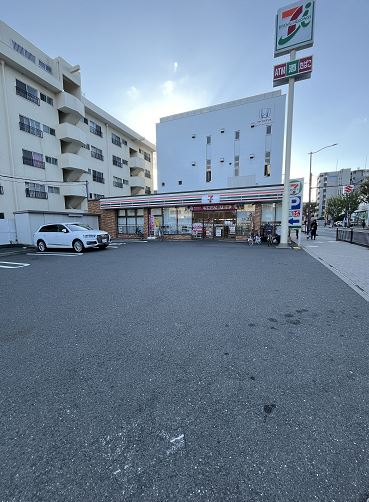 コンビニ　セブンイレブン 吹田南金田1丁目店（コンビニ）まで549m