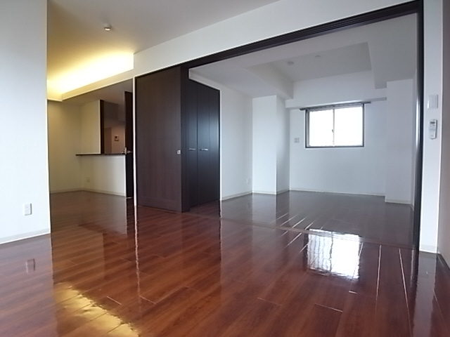 居室・リビング　仕切りで自由に自分のお部屋ができます。