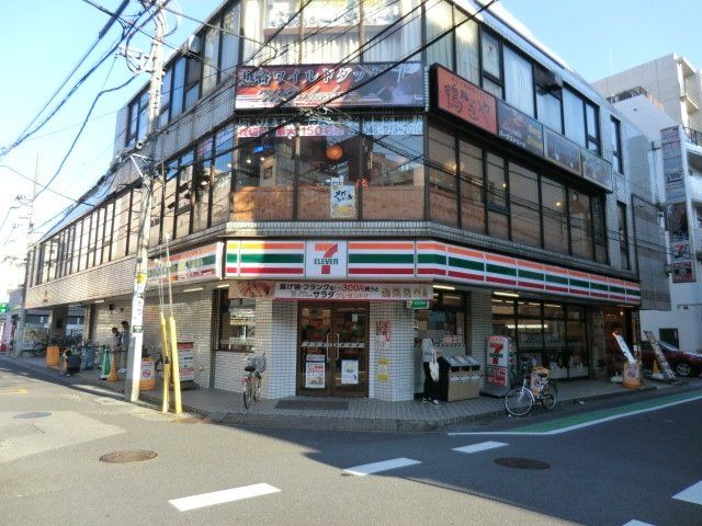 コンビニ　セブン-イレブン越谷駅東口店（コンビニ）まで392m