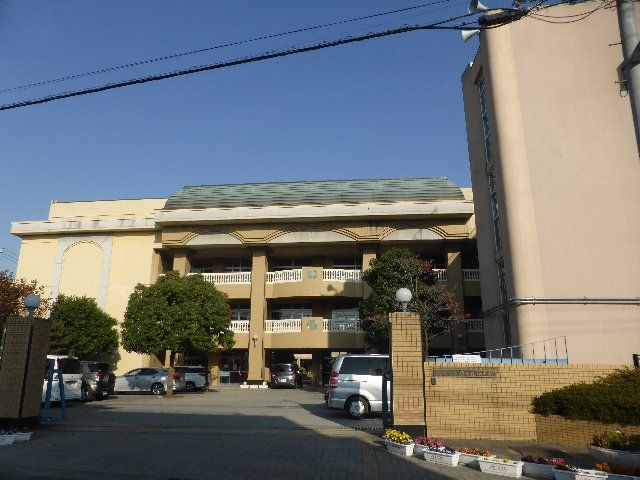 小学校　越ケ谷小学校（小学校）まで458m