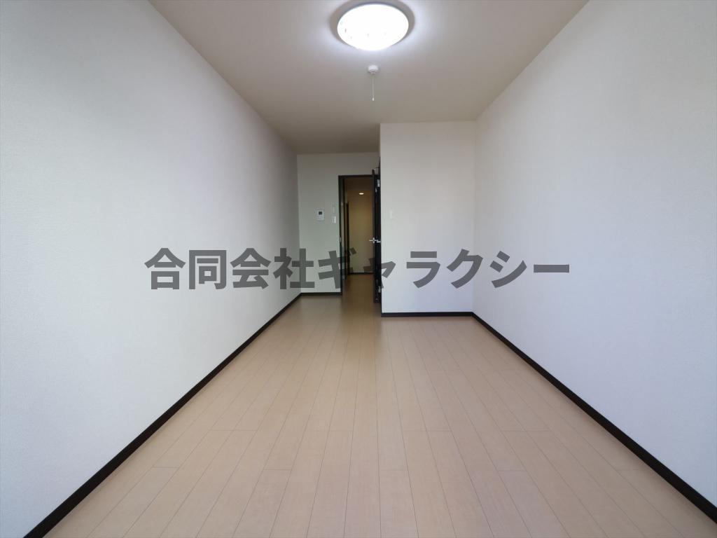 居室・リビング　8.7帖の洋室です