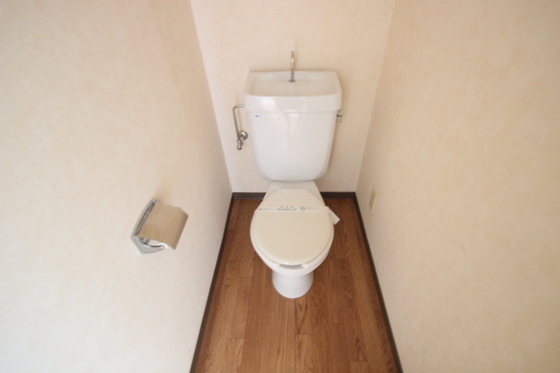 トイレ　※別号室のお写真を使用しております。
