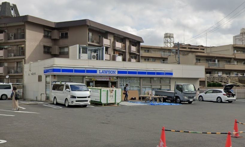 コンビニ　ローソン近鉄富吉駅前店（コンビニ）まで830m