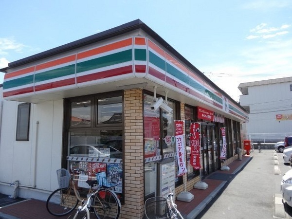 コンビニ　セブンイレブン久留米御井町店（コンビニ）まで1075m