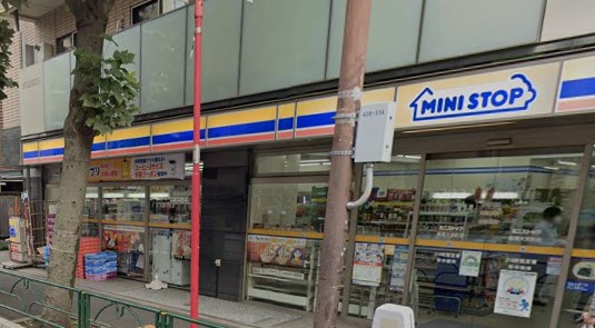 スーパー　まいばすけっと 新宿大京町店（スーパー）まで240m