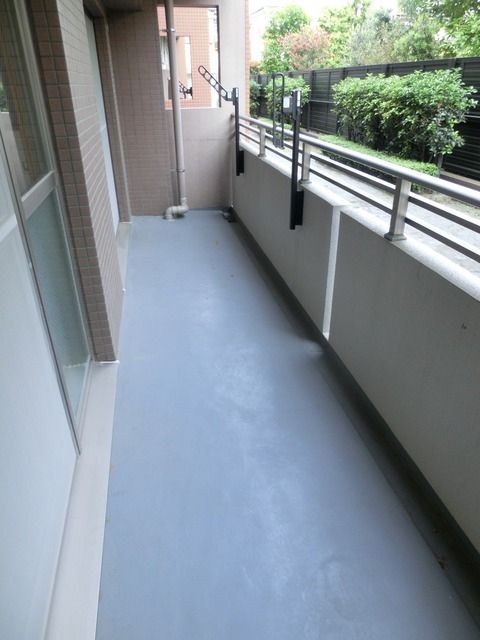 バルコニー　広々としたバルコニー