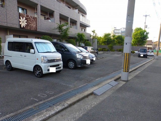 駐車場　敷地内駐車場・空きあります。