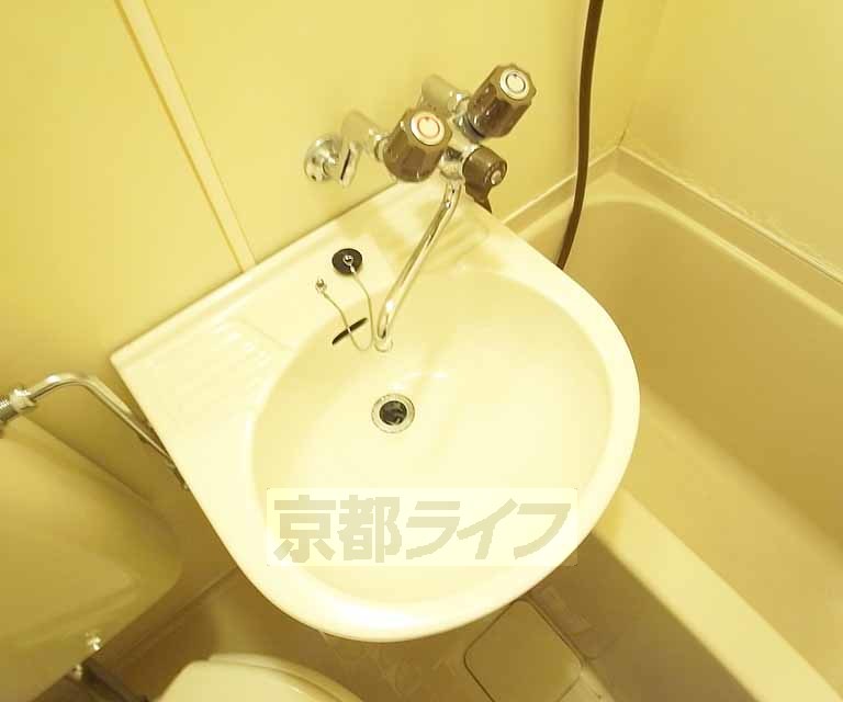 洗面設備　ユニットバスの洗面台です。