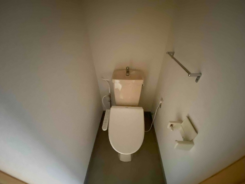 トイレ　同物件別部屋写真