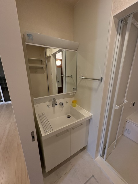 洗面設備　別部屋参考写真です