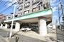 コンビニ　ファミリーマート戸塚名瀬町店（コンビニ）まで92m