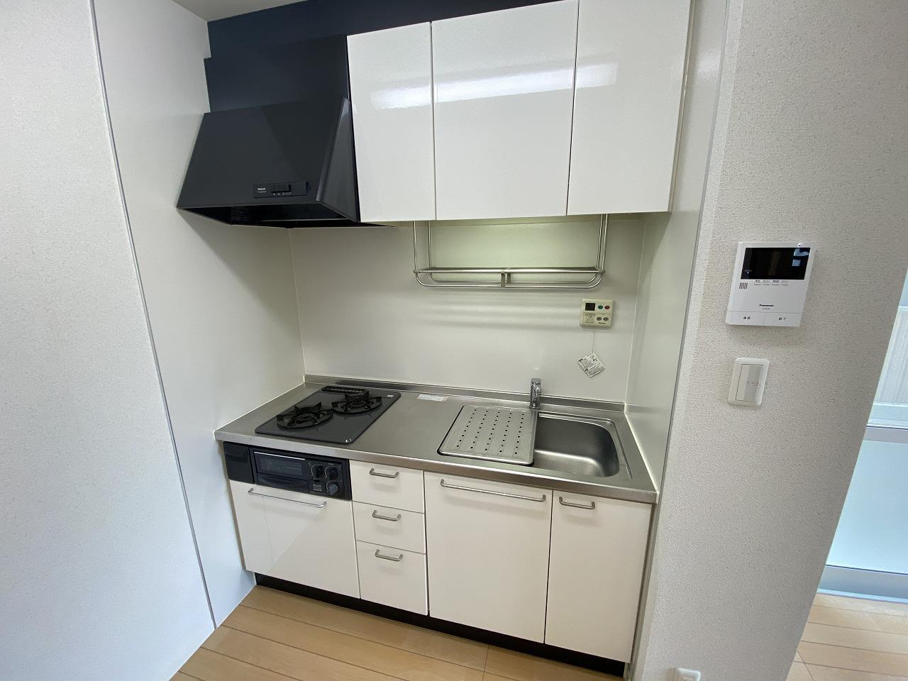 キッチン　収納力のある上下収納付きキッチン♪